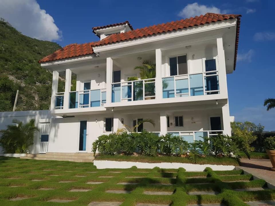 Une immense maison contemporaine à vendre à Côtes des Arcadins,Haiti