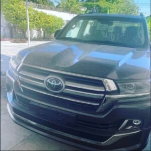 Toyota Land Cruiser noir 2021
