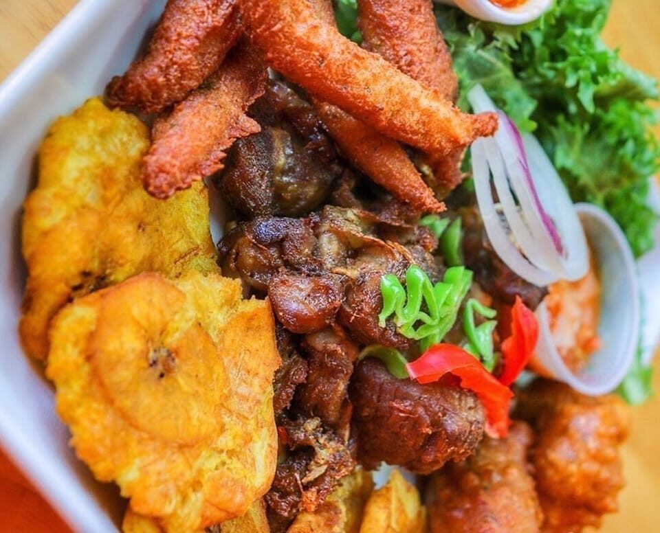 Recette Fritay Haïtien : Griot, Acras, et Bananes Pesées - Shopizone Haiti